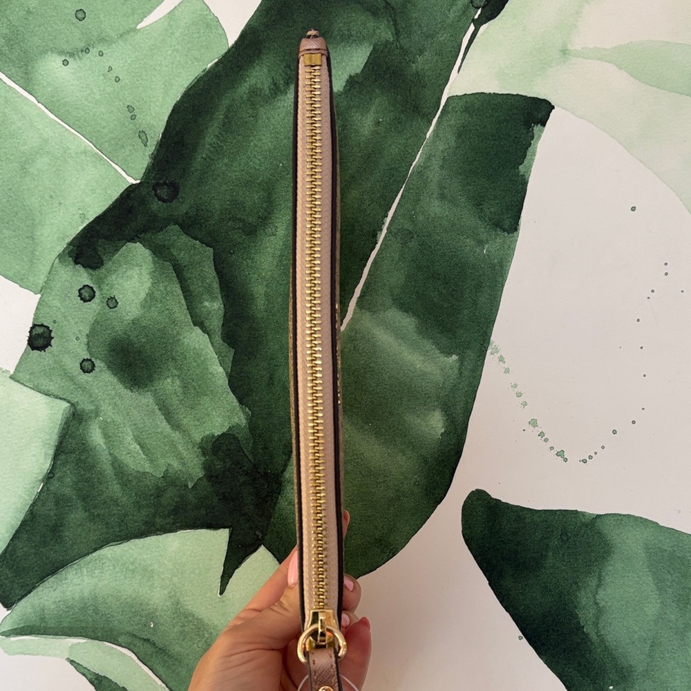 Michael Kors New Jet Set Charm Large Zip Clutch Wristlet.. $89 retail. - Picture 7 of 11